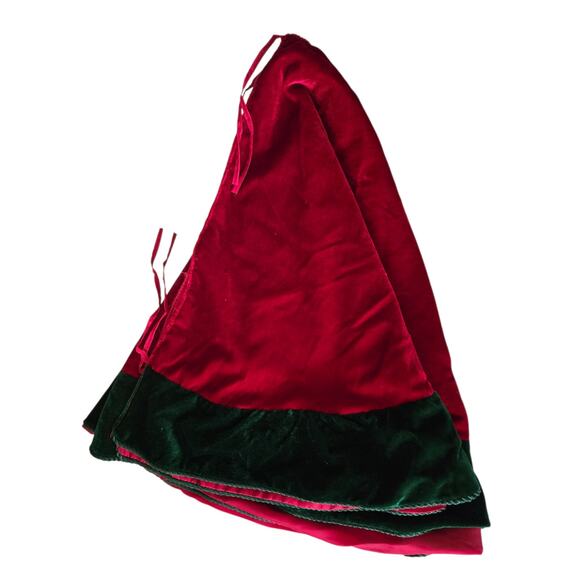 Velvet Lined Embroidered Scene Christmas Tree Skirt - Picture 5 of 5